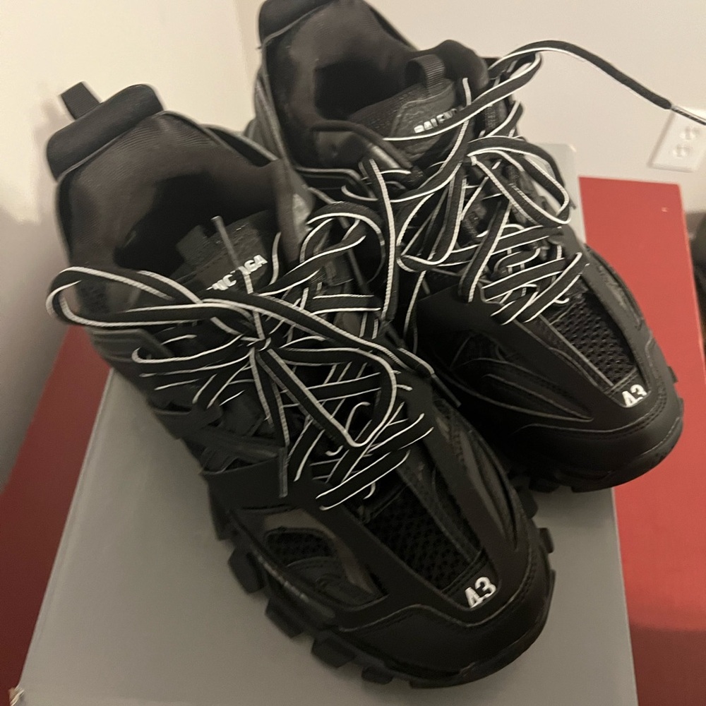 Balenciaga Men's Black Athletic Shoes - Picture 5 of 7